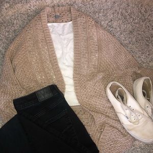 Super cute tan knit cardigan!!❄️